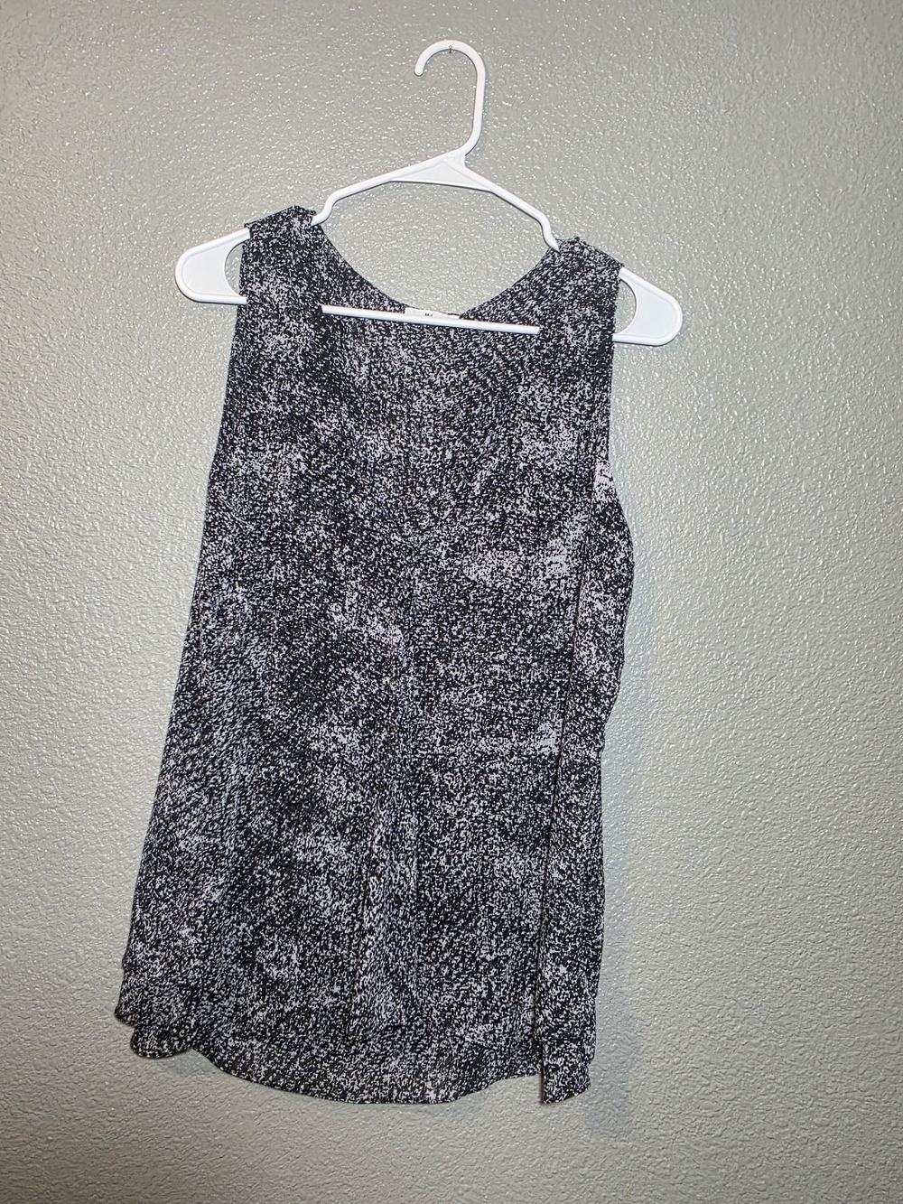 Sleeveless Black & White Speckled Women's Casual Tank Top